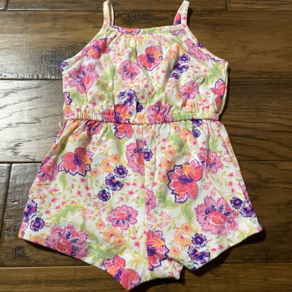 New Old Navy floral romper size 6-12 months - Picture 7 of 7